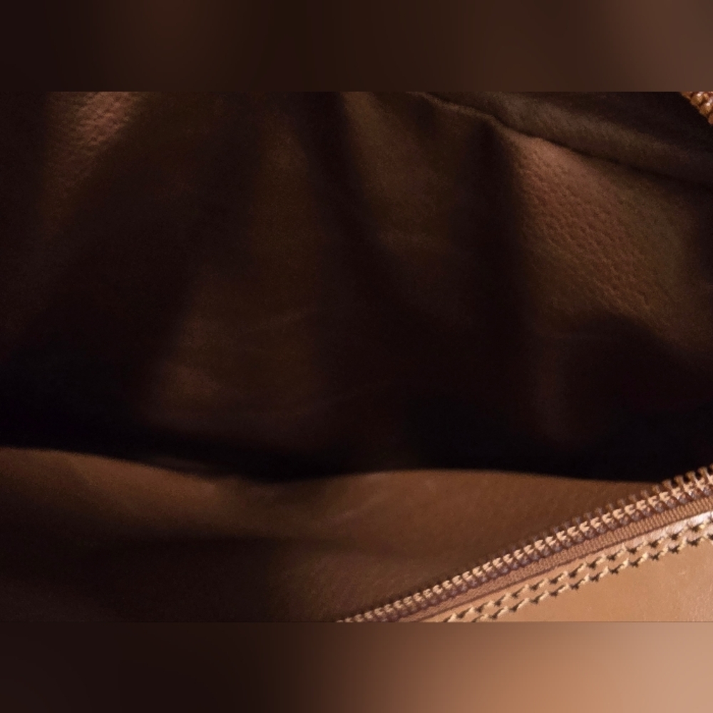 Burberry Multipocket Shoulder Bag 8 in x 10 in x 3.25 in. Bag Drop 18.5 in - Picture 12 of 17
